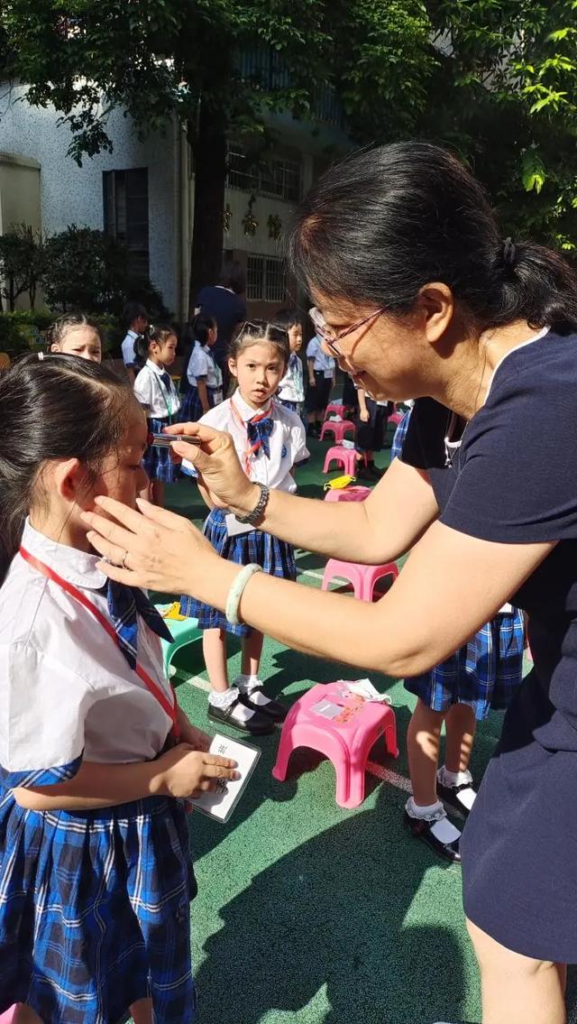 启蒙礼击鼓含义，敲锣打鼓寓意（海珠中路小学开笔礼）