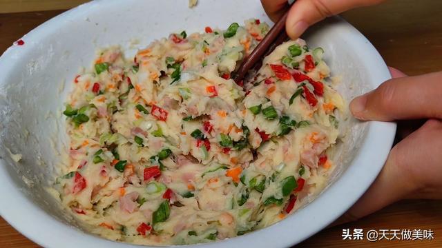 如何做家常土豆饼，怎样在家做土豆饼（教你做香酥土豆饼）