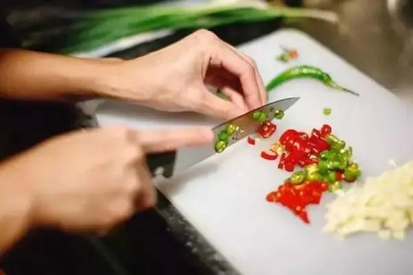 薄皮青椒辣不辣，薄皮椒辣不辣（老椒农：牢记这4点）