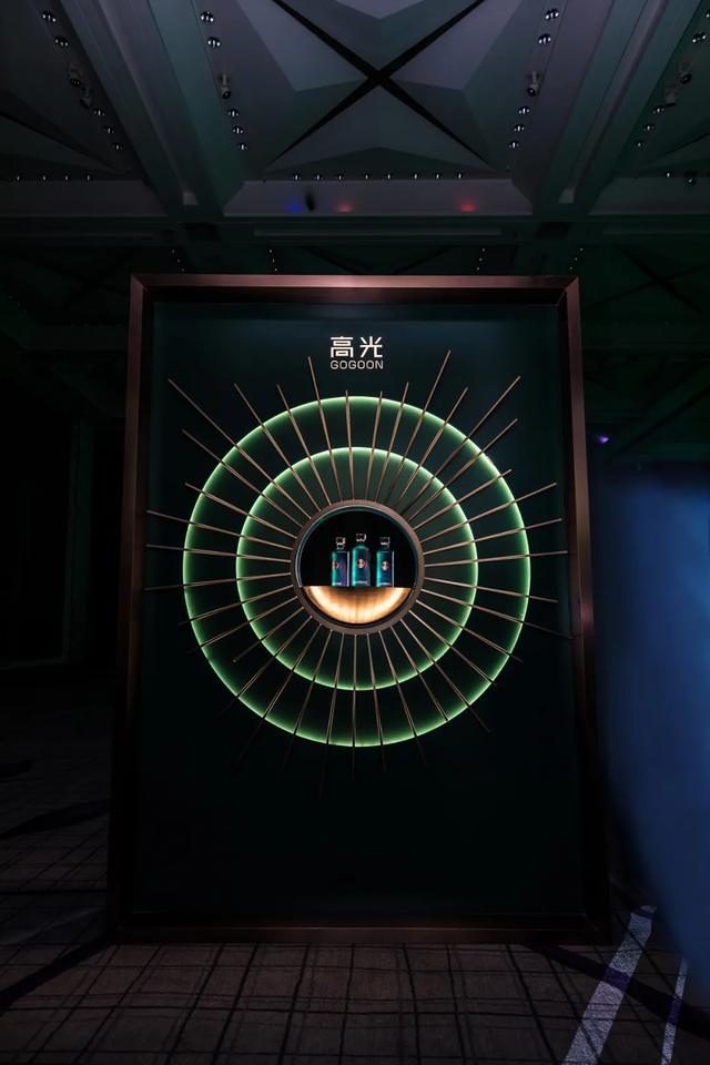 眼里有光是什么意思，男人看女人眼里有光是什么意思（那些眼里有光的年轻人）