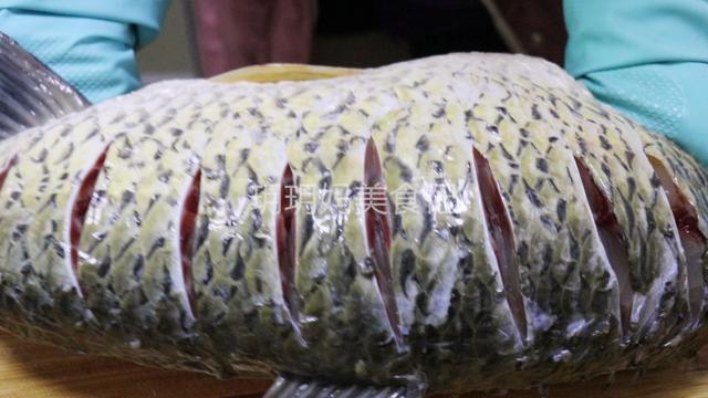 腌制鱼放什么调料，做鱼前腌鱼放什么调料（保存时间越长吃起来越香）