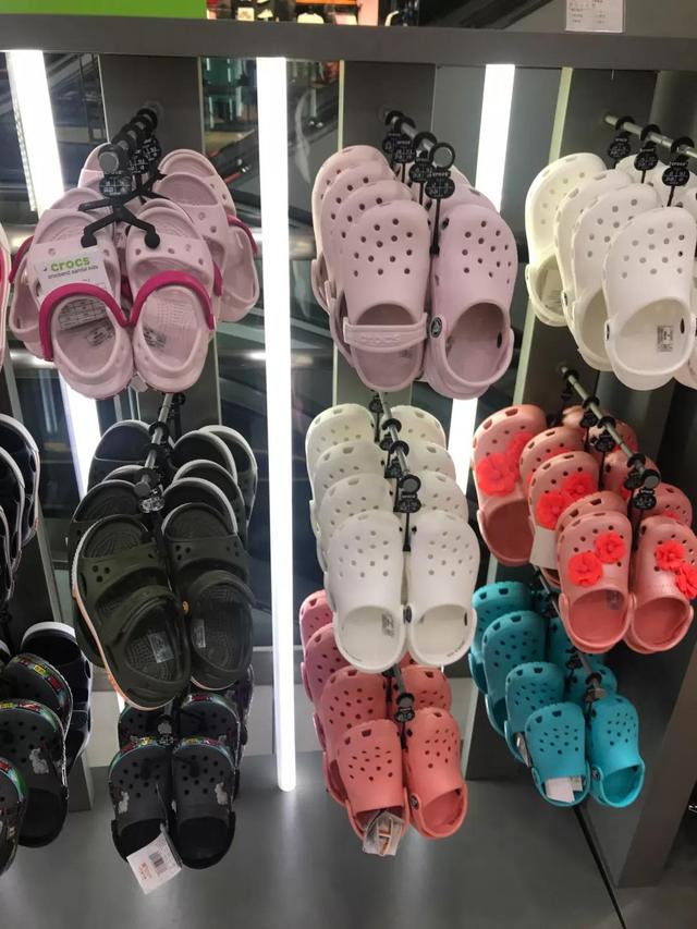 儿童凉鞋怎么选择比较好，儿童凉鞋到底要怎么选