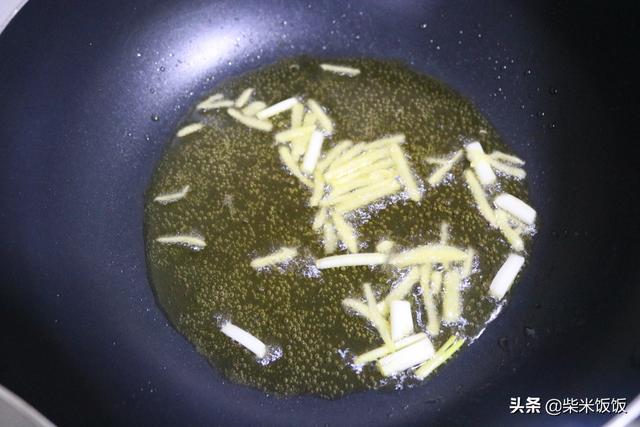 银耳炒菜做法家常，搭配这几种调味料