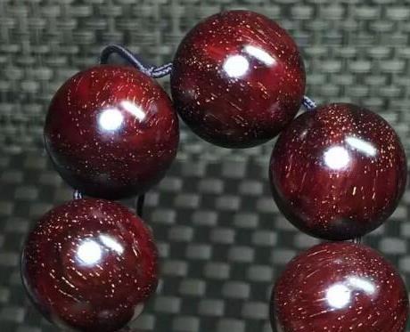 八步鉴别小叶紫檀真伪，小叶紫檀鉴别真假图解（“爆满金星”的小叶紫檀）