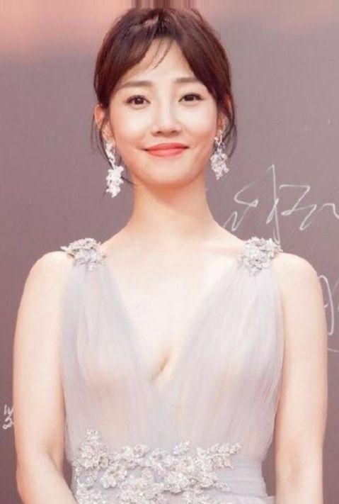 白百合的儿子几岁了，白百合陈羽凡离婚（13岁大儿子让她“别减肥”）