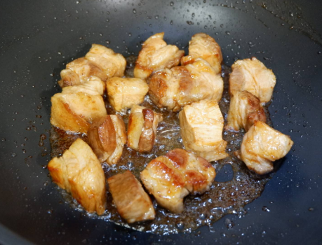 红烧肉需要焯水吗，红烧肉要焯水吗（厨师长：多数人做错）