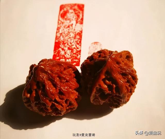 怎样把手变白变细嫩白，怎么样让手变白变细腻（用猪皮撸串儿，还能治返碱）