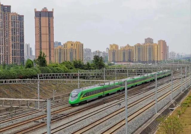 西安到榆林动车有哪些站，西安到榆林动车途经哪些站（西安-榆林动车全程5小时29分）