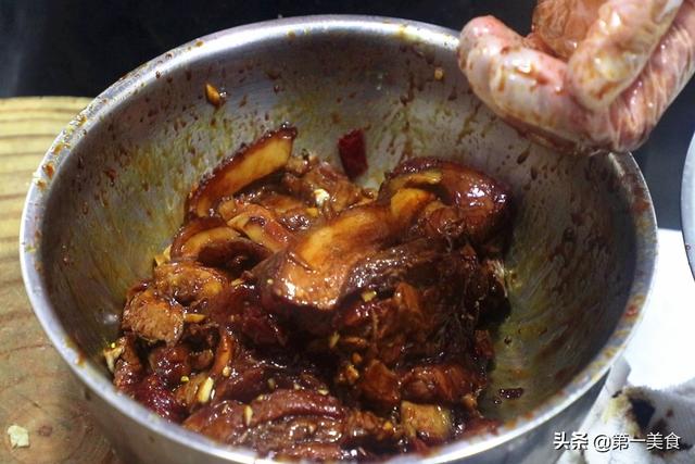 梅菜扣肉蒸多长时间，梅菜扣肉是婚宴席上地位相当高的一道菜