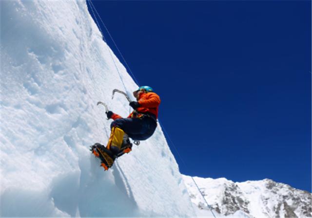 中国登山队第一次登上珠穆朗玛峰是哪一年，中国登山队第一次登上珠穆朗玛峰是在哪年（1960年中国首登珠峰）