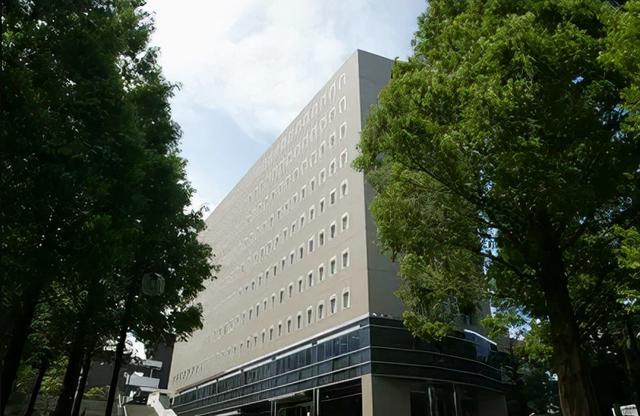 佐川一政现在怎么了，佐川一政吃人案件（1981年他在巴黎杀害女同学）