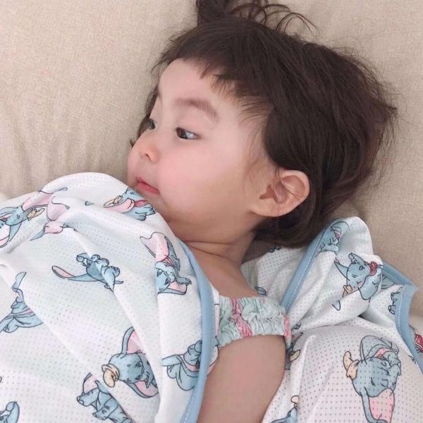 男生锁骨部位图，微信头像，男生锁骨部位图（有趣的肚子弹来弹去。）