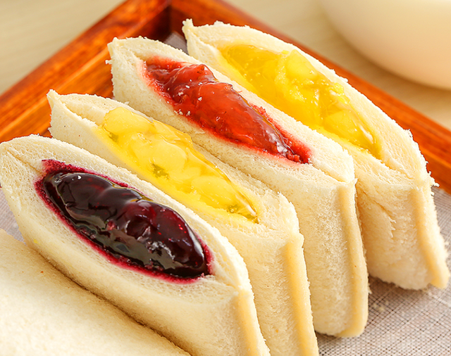 紫米面包的热量，一天吃两个紫米面包会胖吗（吃一次就能爱上的早餐面包）