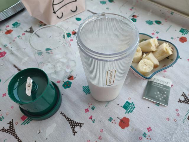 香蕉牛奶怎么做，香蕉牛奶在家轻松做