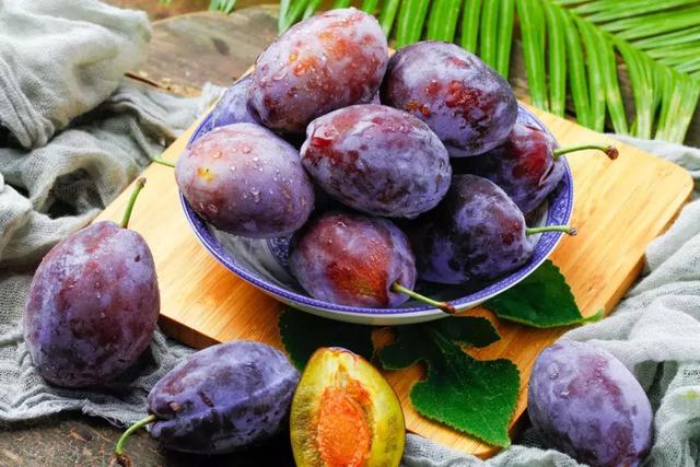 智利西梅是不是青色的,智利西梅有几个品种(怎样才能挑选到好的西梅) 智利西梅是不是青色的,智利西梅有几个品种(怎样才能挑选到好的西梅)