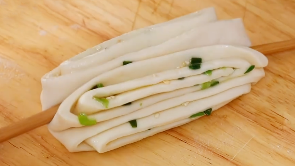 图片[5]-【香葱花卷】做法步骤图 柔软多层 比油条还要好吃-起舞食谱网