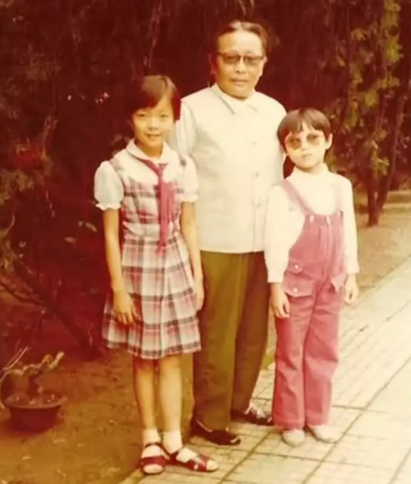 柯蓝爷爷是谁,柯蓝一直都不想结婚(柯蓝:48岁不结婚不生子)