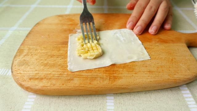 剩的馄钝皮可以做什么美食，剩的馄钝皮可以做什么美食呢（用剩下的馄饨皮别扔）