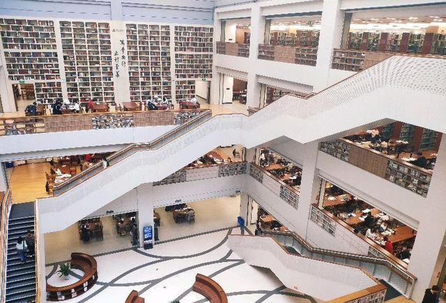 江南大学在哪个城市，江南大学在哪个城市,是211吗（江南大学为何被称为四大民办211之一）