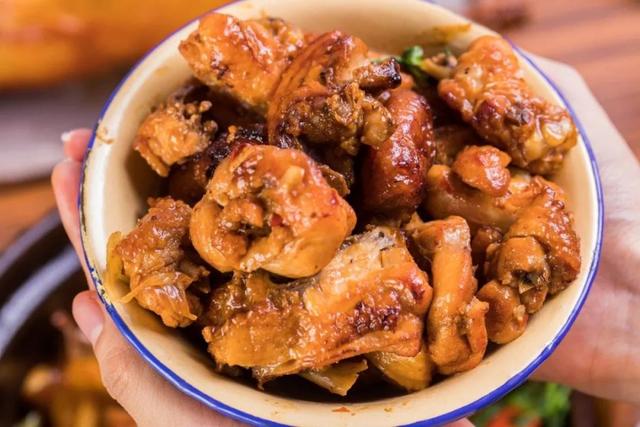 请问深圳哪里有非常好吃的烧鸡，深圳哪里的鸡煲好吃（2个月连开3家店）