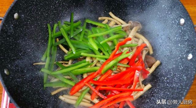 茶树菇和什么炒牛肉，这是茶树菇炒牛肉家常做法