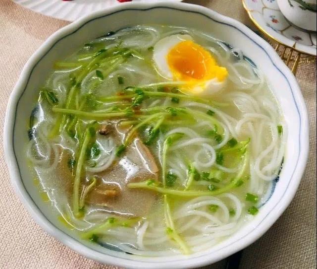 晚上吃鸡爪会胖吗，晚上吃泡椒凤爪会胖吗（晚上吃泡椒凤爪会不会胖）