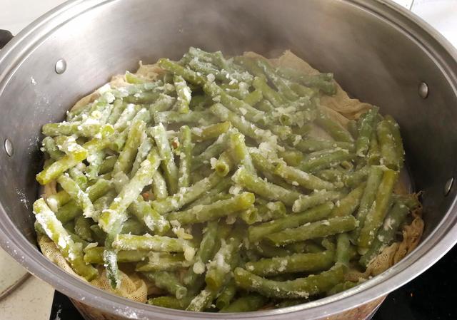 素炒豆角怎么炒好吃，豆角怎么炒着好吃（素炒的豆角比肉解馋）