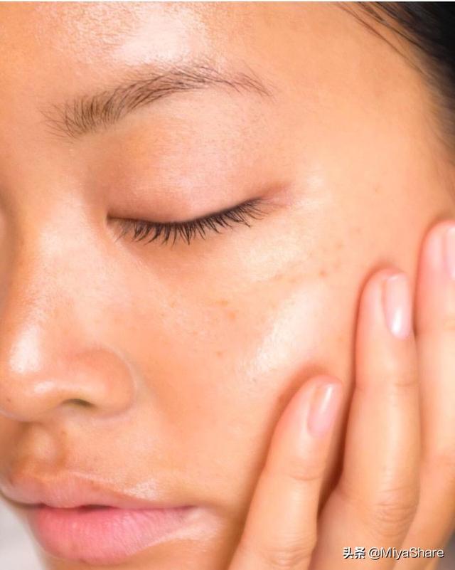 一年多没用「眼霜」，我的细纹却变少了
