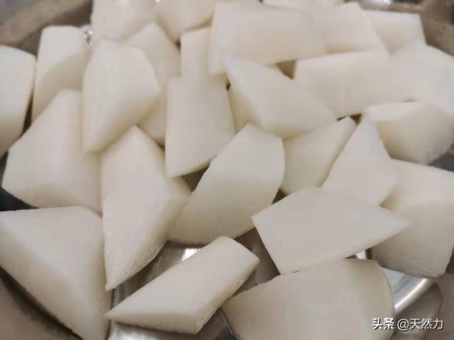 萝卜排骨汤的功效，白萝卜排骨粥的功效（排骨可以熬粥吗）