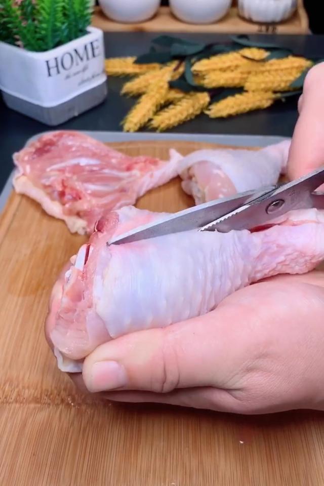 锡纸亮面接触食物还是反面，锡纸分正反面吗（餐桌上不可多得的一道好菜）