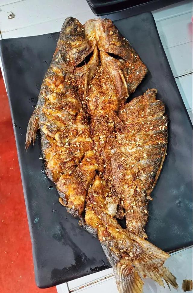 香烤油边 油边怎么做好吃，烤油边的做法（烤实蛋、烤大油边、牡丹江烤鹌鹑、东北烤鸡头）