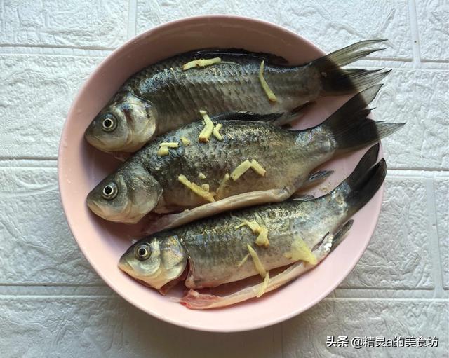 男人喝鲫鱼汤的好处，男人吃鲫鱼有什么好处和功效（补钙补身营养高）