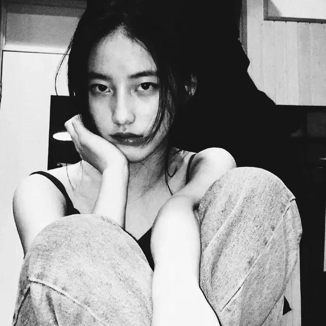 女生套图，微信头像，女生套图（女生微信头像套图）