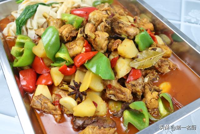 大盘鸡的正宗做法，新疆大盘鸡的正宗做法（厨师长教你大盘鸡正宗做法）