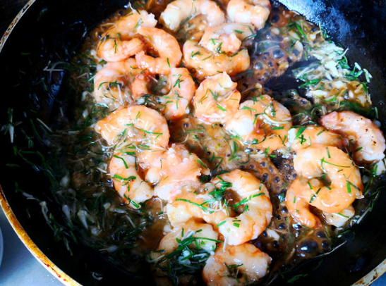 大蒜炒虾仁的家常做法，大蒜虾仁的做法大全（蒜香糖醋虾仁这个做法太好吃了）