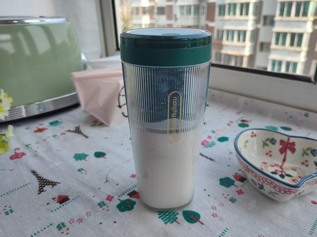 香蕉牛奶怎么做，香蕉牛奶在家轻松做