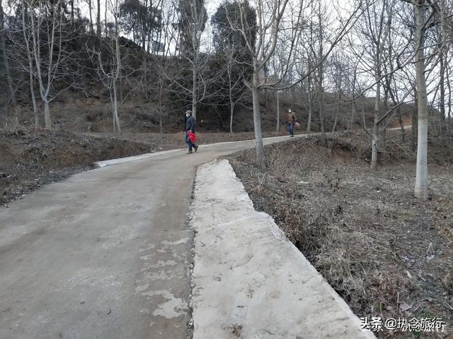 元宵节上坟送灯，元宵节为什么要送坟灯（给先人去坟里“送灯”）