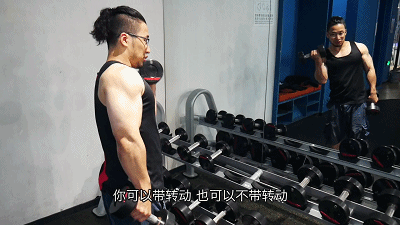 哑铃弯举的正确方法，哑铃弯举的注意事项（不可忽视的细节帮你一网打尽）