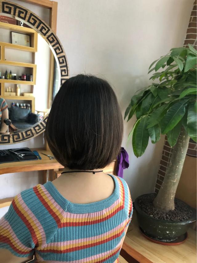 头发洗直和拉直的区别，头发梳直和拉直有什么区别（头发洗直真的不伤发吗）