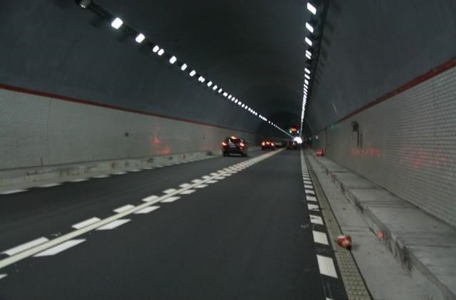 斑马线尺寸，斑马线尺寸间距（很多车主被扣分还不知道）