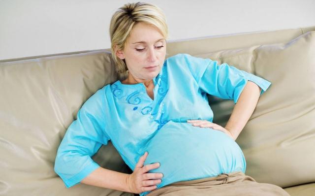 胎儿缺氧的表现与症状，怀孕胎儿缺氧是什么症状（其实是胎儿健康发育的信号）