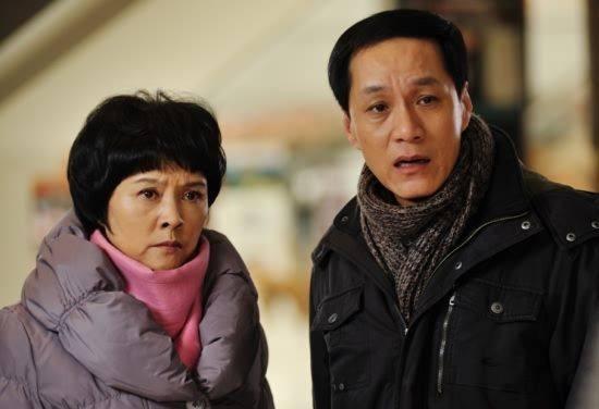 冯远征，因跳伞放弃高考，又被中戏嫌弃丑，老婆比他大8岁