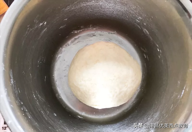 网红咸蛋黄饼干的做法，咸鸭蛋黄饼干（层次分明超级酥脆）