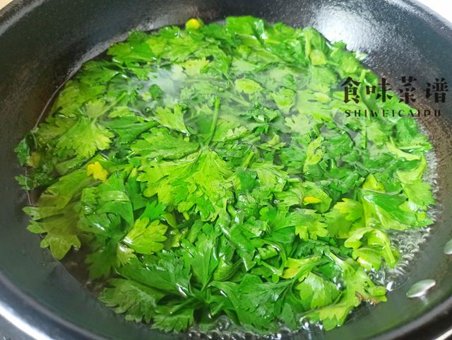 胡萝卜芹菜叶饼的做法，芹菜胡萝卜饼的做法窍门（饭店最少要卖20元）