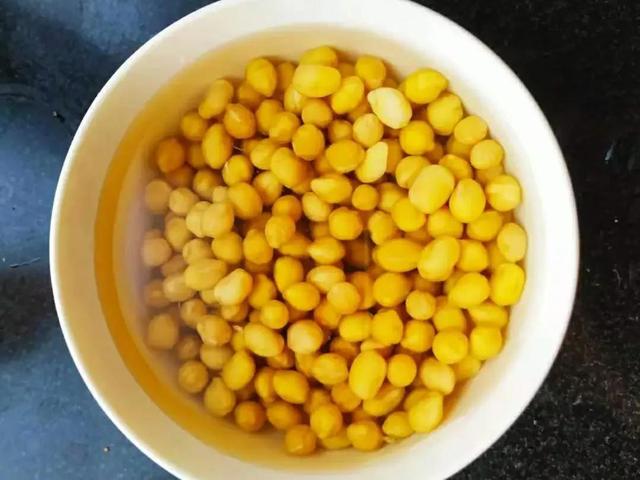 今日黄豆价格多少钱一吨，今日油价：国际原油又涨（农村老话“白露谷）