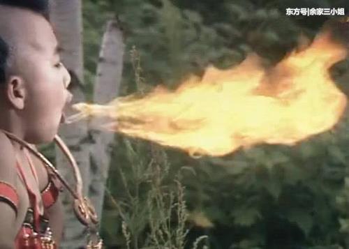 三清宫大门上的对联是什么，三清殿对联横批（圣婴大王红孩儿：有苦说不出）