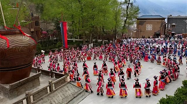 成都到茂县松坪沟旅游，成都到茂县松坪沟旅游攻略（漫山彩林红遍、脆甜糖心苹果满枝头）