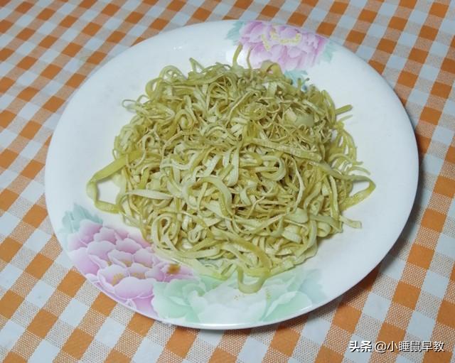 干豆腐丝怎么炒，葱油干豆腐怎么做（家常炒豆腐丝）