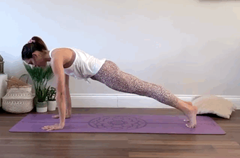 练瑜伽的姿势，练瑜伽的姿势图片（初学者练瑜伽不知道练什么）