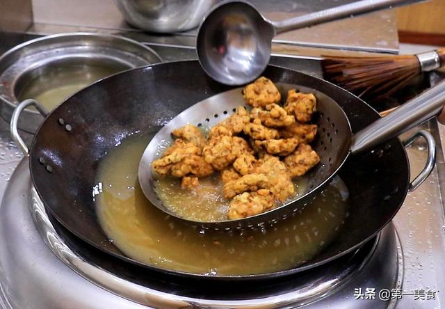 蒜香大排骨的做法家常，大厨教你做蒜香排骨（蒜香排骨经典的家常做法）